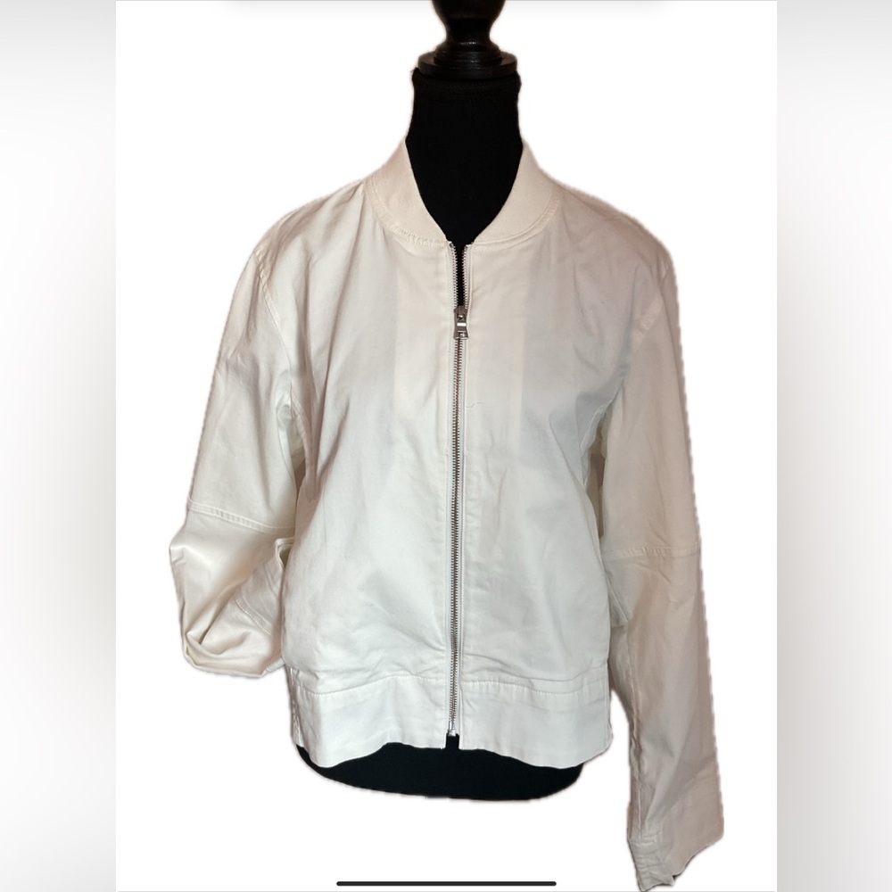 NWOT ARITZIA The Group Babaton Women's White Bomber Jacket with ribbed Collar.